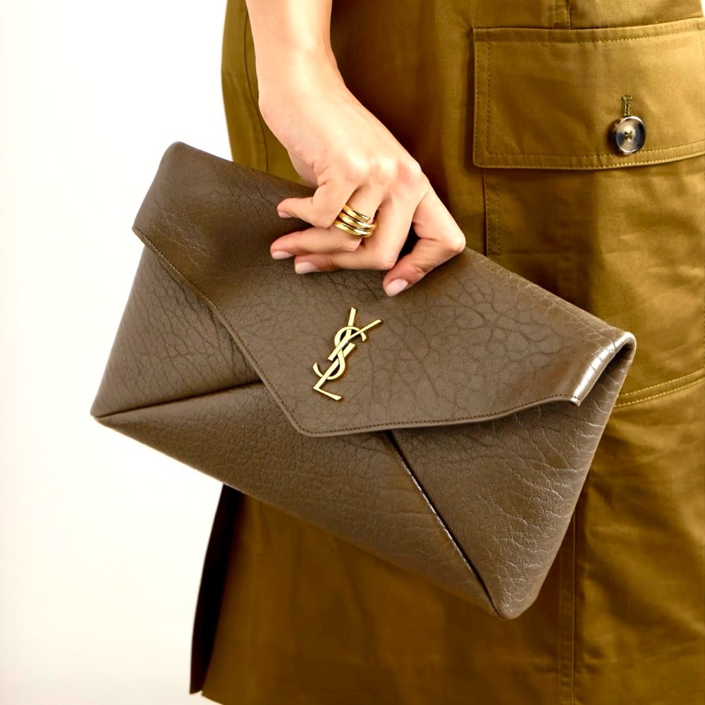YSL SAINT LAURENT Cassandra Envelope Clutch Purse